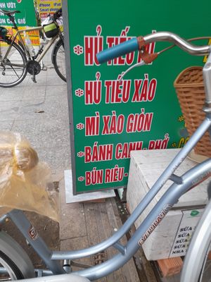Menu signs are in Vietnamese only at Hữu Duyen in Ho Chi Minh City
