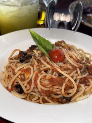 pomodoro spaghetti with anchovies   at La Casa de la Pasta in Acapulco