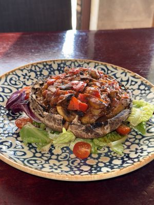 Portobello lettuce and tomatoes   at La Casa de la Pasta in Acapulco