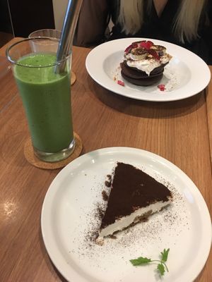 Smoothie and cakes at Ko-So Cafe in Tokyo