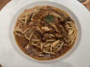 Boscaiola packed with mushrooms   at Ko-So Cafe in Tokyo