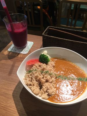 Curry and smoothly at Ko-So Cafe in Tokyo