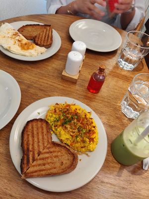 Akuri toast at The Cravin' Pantry in Mumbai