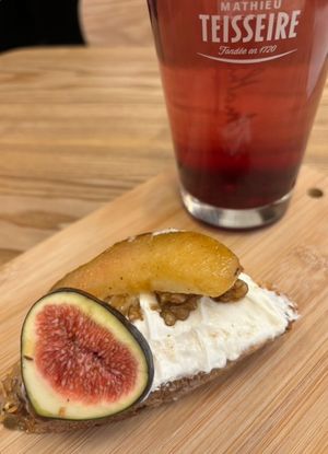 Vegetarian and beer  at Pienza Aperitivo in Lyon