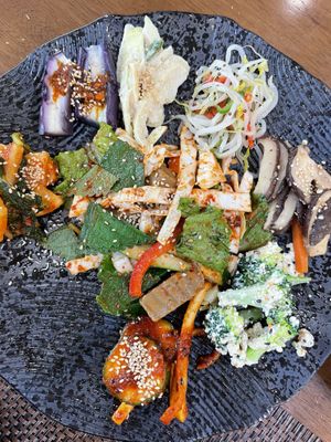 Ask for no egg 계란 - there’s one dish with egg they’ll remove it (easy to spot: egg pancakes )   at Nokyaewon - 녹야원 in Boseong