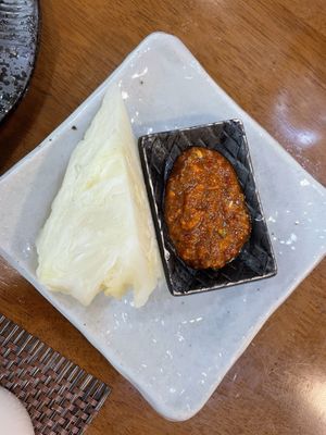 Amazing sauce and cabbage   at Nokyaewon - 녹야원 in Boseong