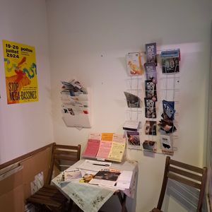 Coin pétition 🖊✊️ au fond à droite dans l'épicerie at Le Cri de la Carotte in Toulouse