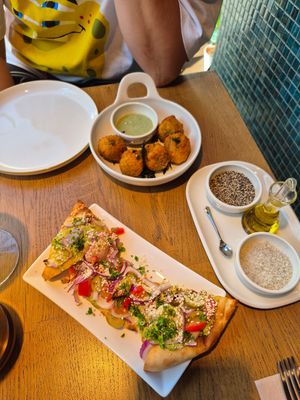 Bruschetta und Wakame Kroketten auch ein Blast! at Kosmopoliet in Bruges