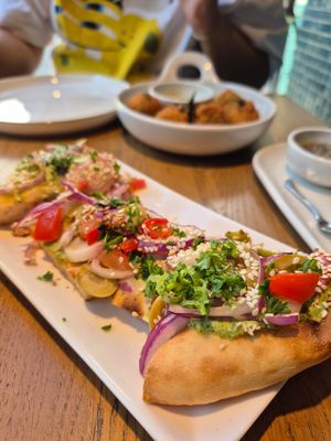 Super leckeres Bruschetta at Kosmopoliet in Bruges