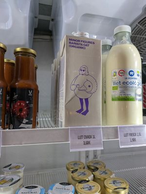 Oat milk for sale at Nomad Frutas Selectas in Barcelona