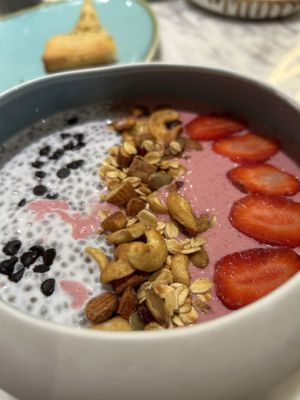 Berry smoothie bowl  at Earth Cafe @ Churchgate in Mumbai