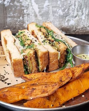 Katsu Sando with crunchy tempeh at Vrutal - Diputació in Barcelona
