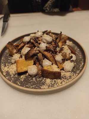 Bravas con salsa te trufada, shitake y parmesano. at Vrutal - Diputació in Barcelona