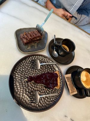 Snickers and cheese cake   at Vrutal - Diputació in Barcelona
