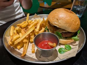 French kiss burger at Vrutal - Diputació in Barcelona