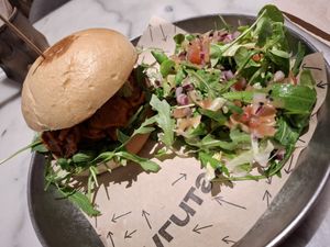 Burger Mexican style at Vrutal - Diputació in Barcelona