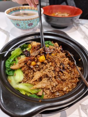Claypot rice 👍🏼👍🏼👍🏼 First time tried claypot rice ever since I turned vegetarian over 5 years ago. Delicious 😋 at Kang Su Vegetarian 康素 - Macpherson  in Central Singapore