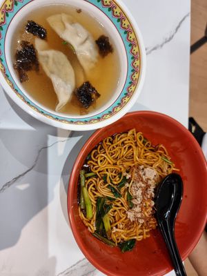 You mian delicious 😋 at Kang Su Vegetarian 康素 - Macpherson  in Central Singapore