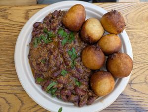 Kún mit Poff Poff, Bohneneintopf mit frittierten Teigbällchen at Kilimanjaro African Food in Dortmund
