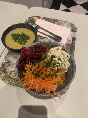  Custom bowl, soup of the day  at Le Botaniste - Penn Plaza in New York City