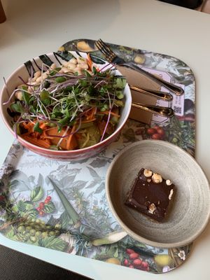 Custom bowl + dessert   at Le Botaniste - Penn Plaza in New York City