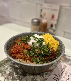 Spicy Chili Sin Carne  at Le Botaniste - Penn Plaza in New York City