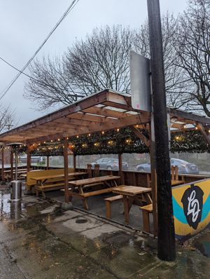 Patio outside seating at Lazy Days Brewing Co in Portland
