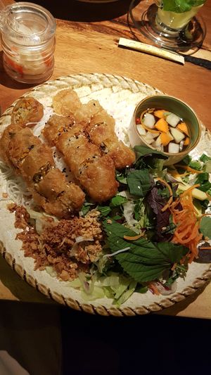 Vegan summer rolls w/ rice noodles at Hoang Deli Restaurant in Hamburg