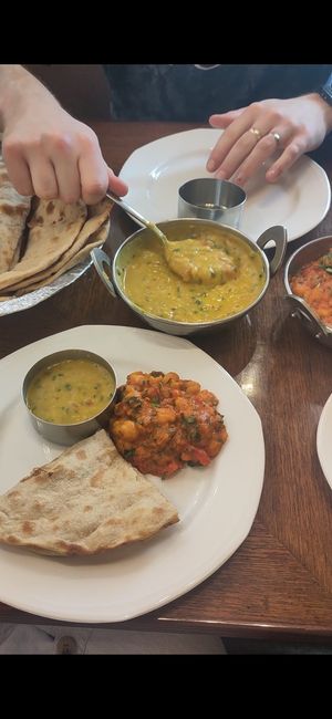 Tarka daal, chana masala, roti at Bhaja Govindam in New Delhi