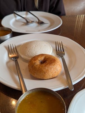 Vadai and idli at Bhaja Govindam in New Delhi