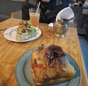 Tostón y tostado con pan de focaccia at Bulevardo  in Montevideo