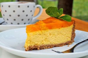 mango cake at Vegan X - Vegane Konditorei in Vienna