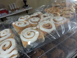 Vegan cinnamon rolls at Jengibre Saludable in Esquel