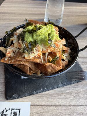 Niet echt enthousiast  De oven stond waarschijnlijk te hoog waardoor de nacho’s nogal hard en droog waren.   at Oishii in Tenerife