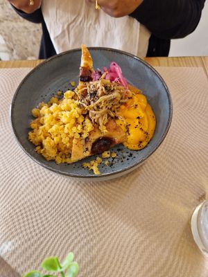 Focaccia and red lentil at Cor del Pilar in Valencia