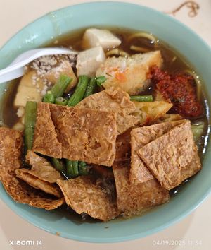 Lor Beehoon Mee with added long beans at Old Long House Vegetarian in Central Singapore
