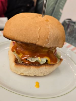 Dirty burger at La Jungle de Plein in Milan