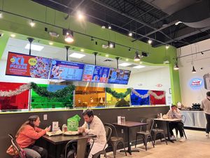 Dining area   at Pieology in Winter Garden