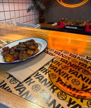 Salteado de Berenjena con salsas asiáticas    at Yanik in Aviles