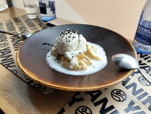 Sorbete con gyozas de manza at Yanik in Aviles