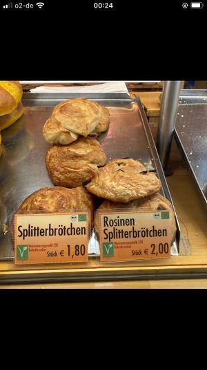 vegan sweet buns at Mehlwurm Vollkornbäckerei GmbH in Berlin
