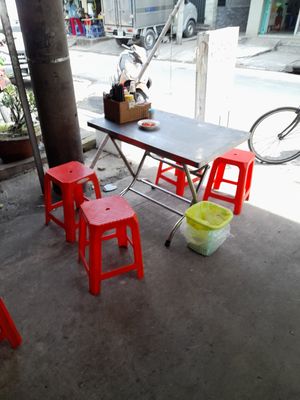 Outside at Út Phượng in Ho Chi Minh City