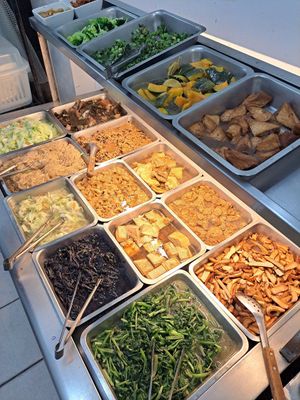 Selection of dishes to choose from at Yanping Street - 延平街 in Hualien