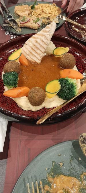 Massaman curry hummus at Vegan Pranakhon in Bangkok