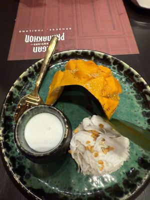 Mango sticky   at Vegan Pranakhon in Bangkok