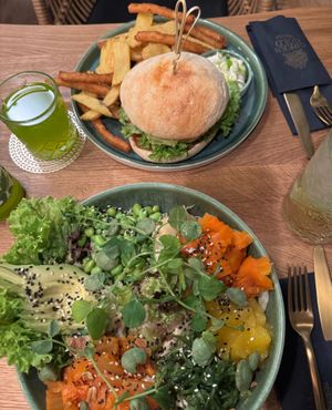 Sushi Bowl

Chili-Cheese-Nacho Burger

Ipanema

Bali Basilikum Ingwer at Green Gold Café in Langballig