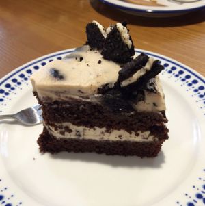 Vegan oreo cake at Cook and Book 쿡앤북 in Seoul