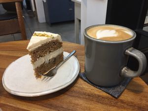 עוגת גזר טבעונית at Cook and Book 쿡앤북 in Seoul