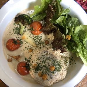 Veggie burger at Cook and Book 쿡앤북 in Seoul