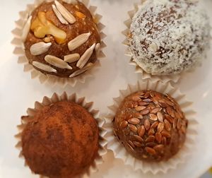 Boule d'energie avec des dattes et fruits secs at CAPSA Café in Porto